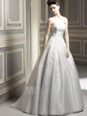 wedding dress, gothic and sweetheart