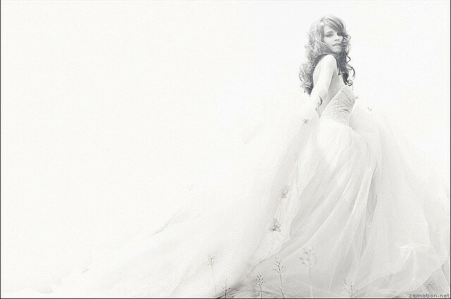 zemotion, white and bw