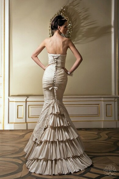 curves and dress