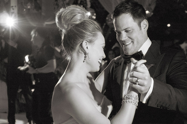 couple, mike comrie and Hilary Duff