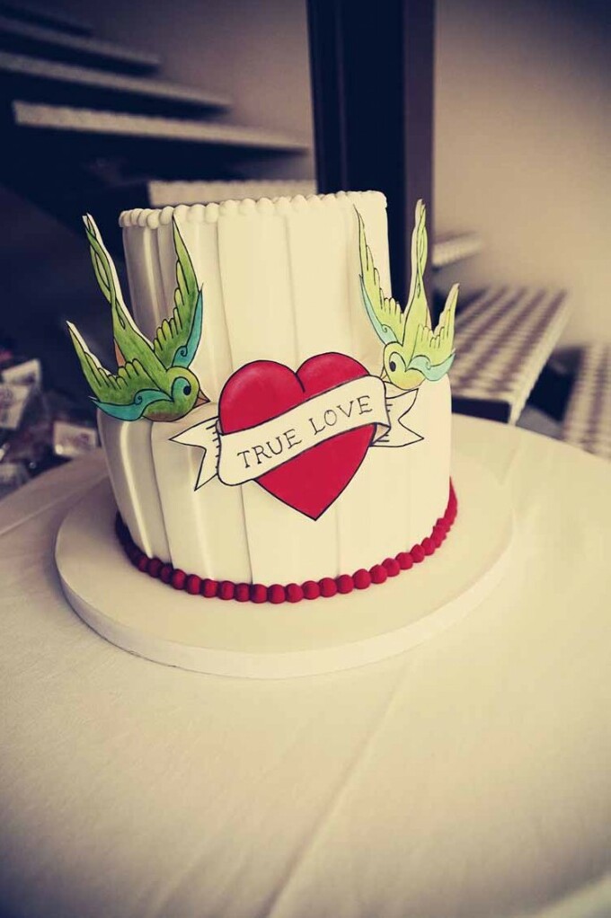 cake, true love, swallow and swallows