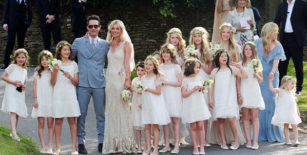 bridesmaids and en