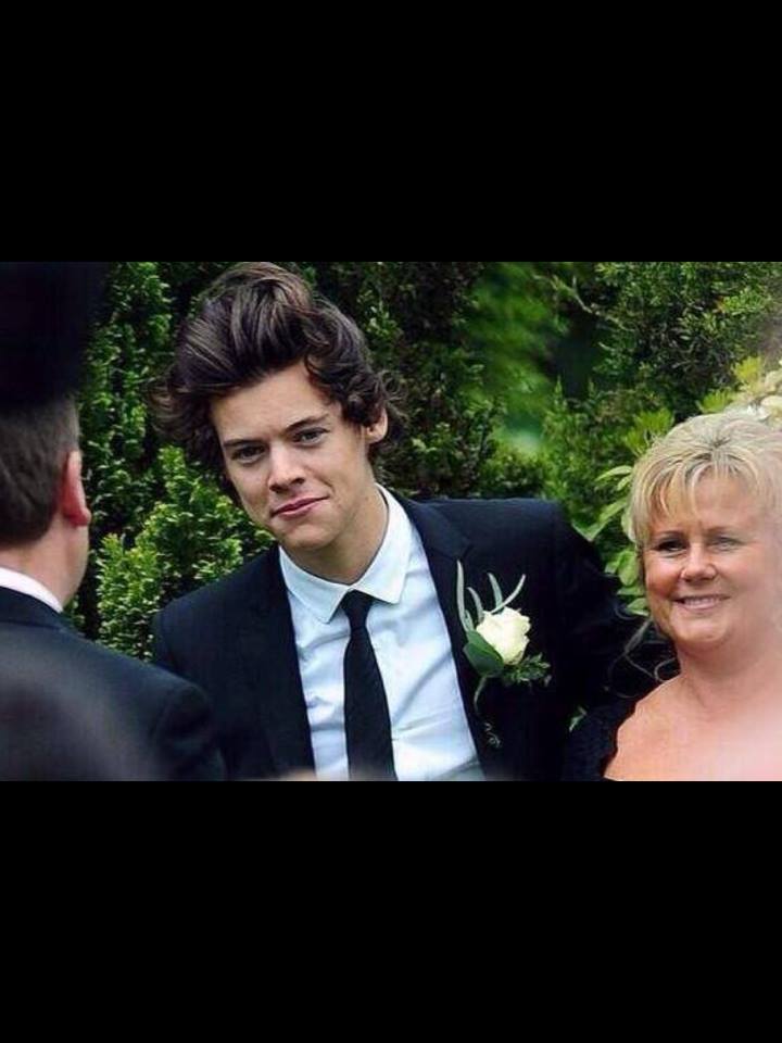 mum's wedding, one direction and Harry Styles