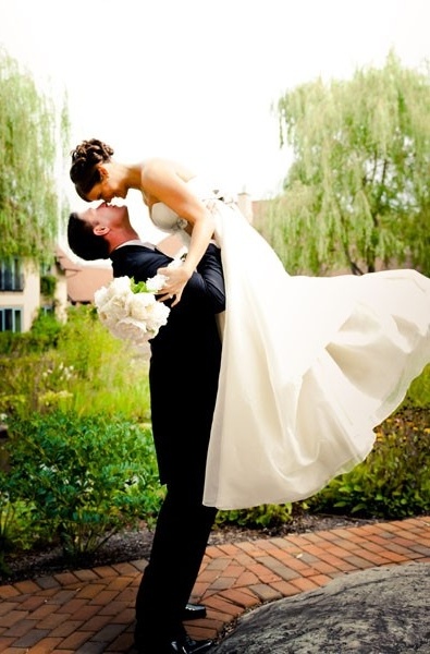 bride, poses and lift