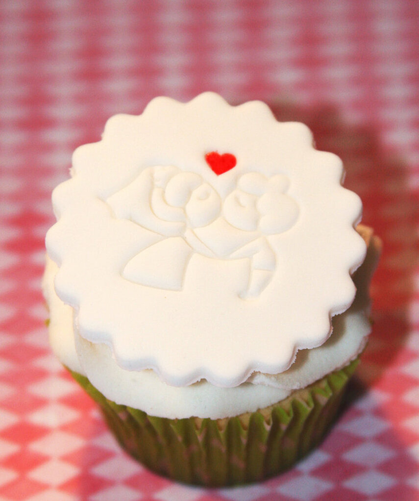 sweet, kiss, cupcake and red