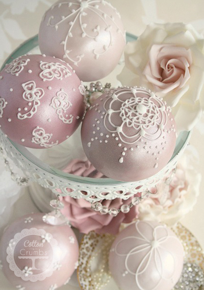 pearls, bridal cake and wedding cake