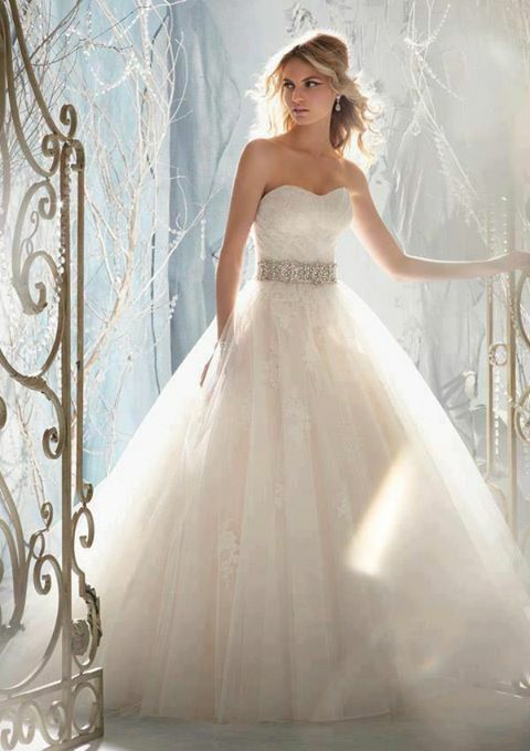 wedding dresses and trouwjurken