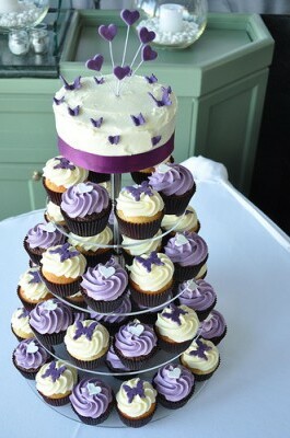 pink cupcake and wedding cupcake