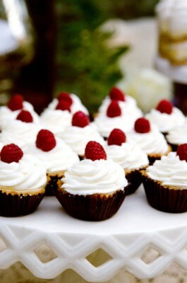 wedding cupcake and pink cupcake