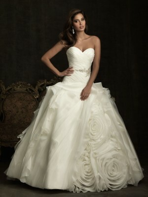 sweetheart neckline, allure 8918 and ball gown wedding dress