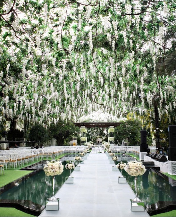 outside wedding and modern