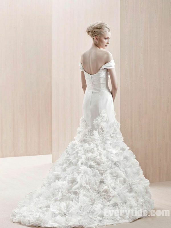 mermaid wedding dress, best wedding dress, bride and backless wedding dress
