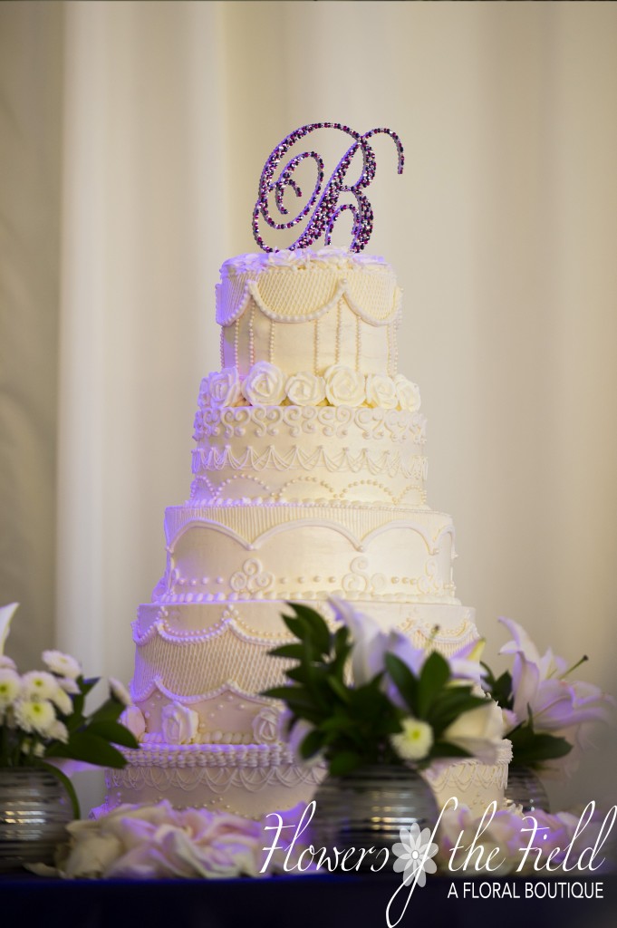 wedding design, wedding flowers, wedding cake and floral arrangement