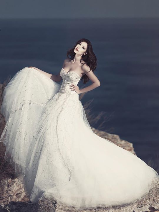 julia kontogruni and wedding dress