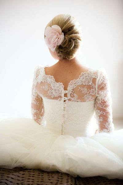 wedding dress, bride hairstyle and robe de mariée