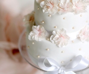 flowers, bows and cup cakes