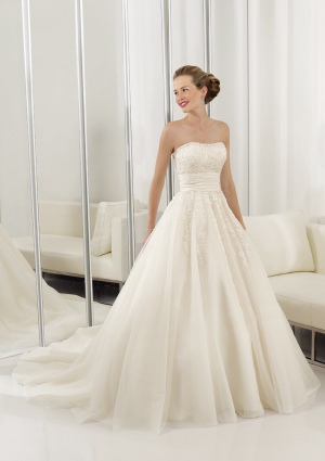 a line wedding dresses and en