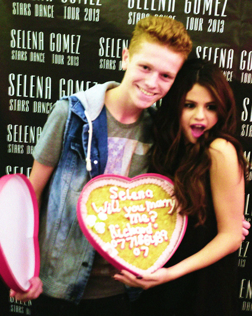 selena gomez, selena cute wedding and cutie