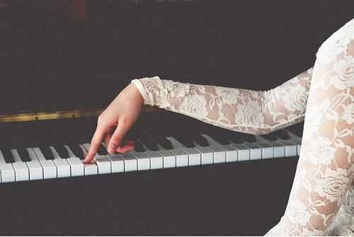 piano, wonderful and black and wight