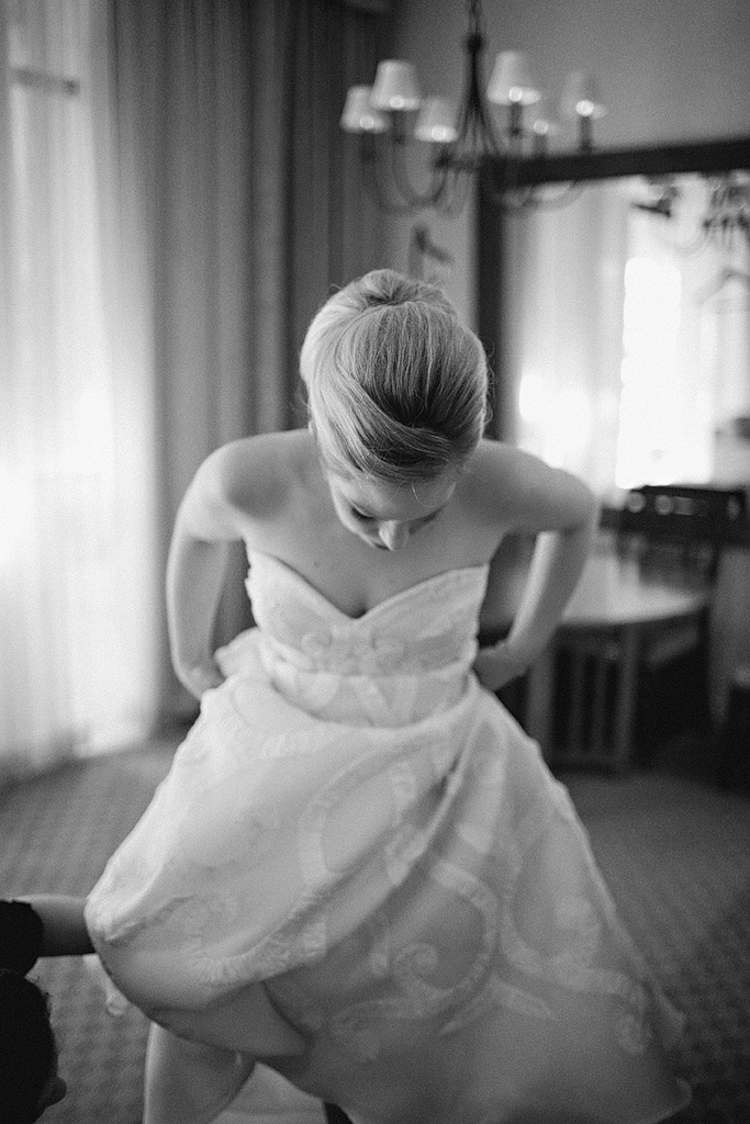 wedding morning, wedding photo, bride and dress