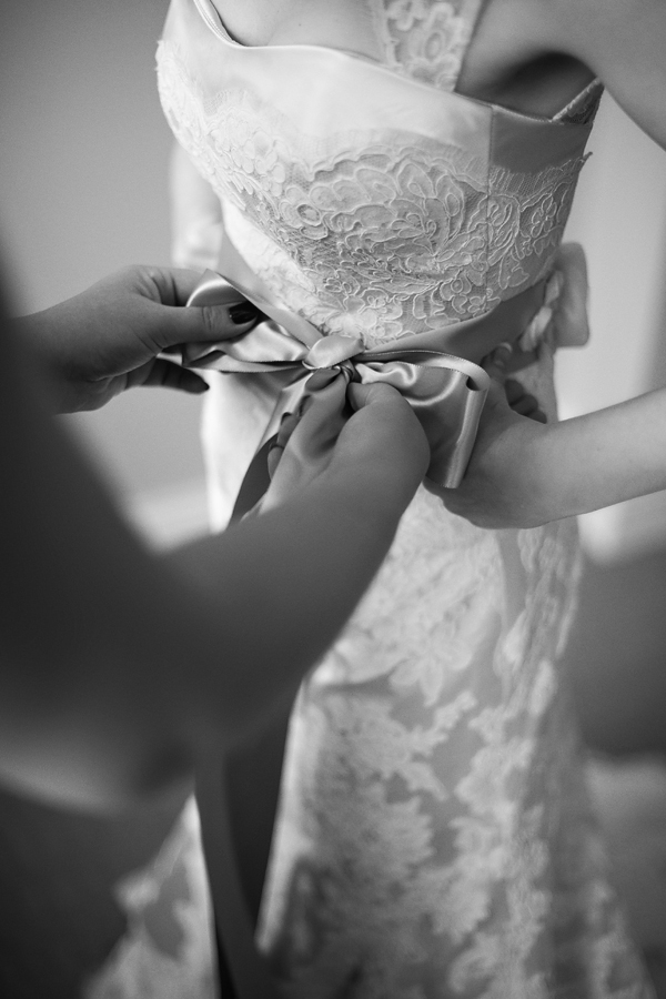 wedding morning, wedding photo, bride and wedding dress