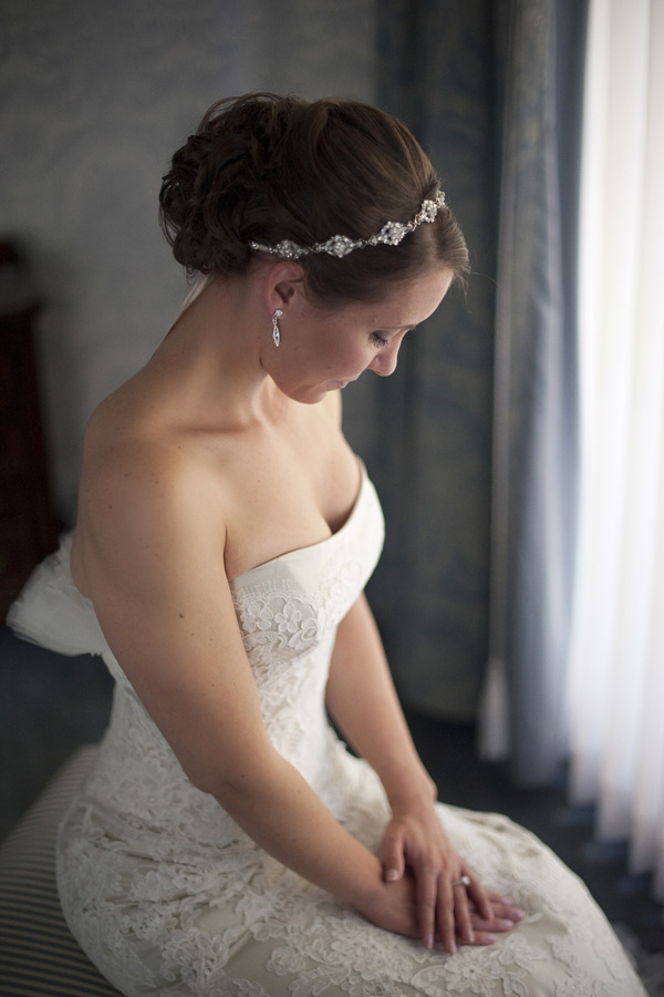 wedding morning, wedding photo, bride and hairstyle