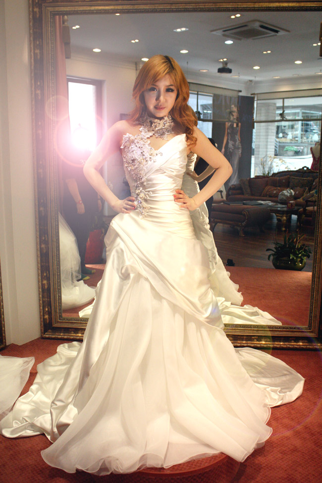 wedding dress, 2ne1 and park bom
