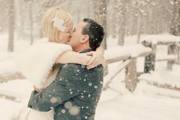 winter wedding, big bow and winter wedding dresses