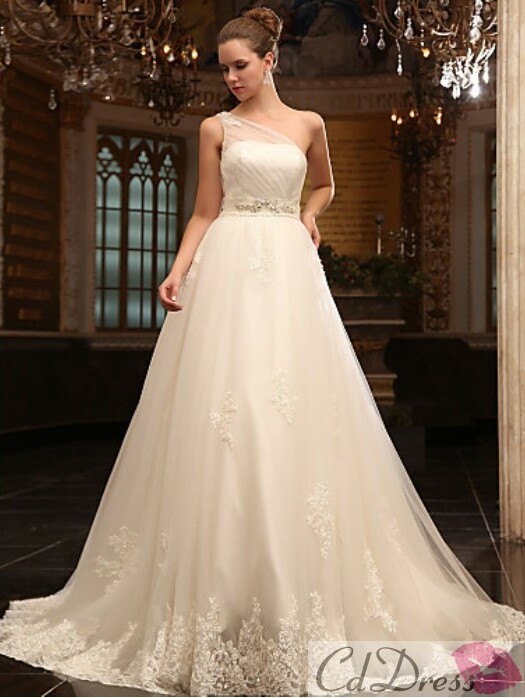 a line wedding dress, white wedding dress, hairstyle and lace wedding dress