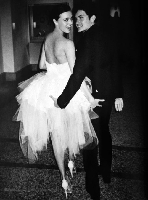 miranda kerr, orlando bloom, black and white and cute