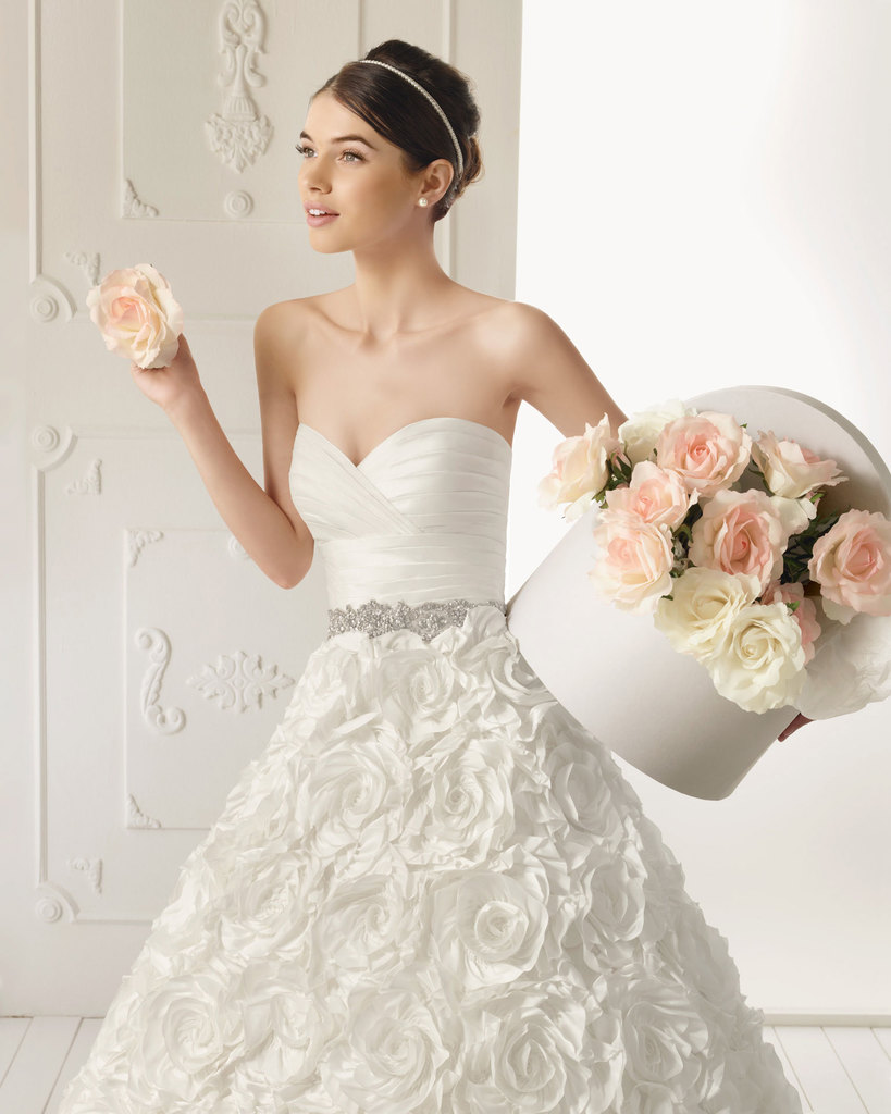 menyasszonyi ruha and wedding dress