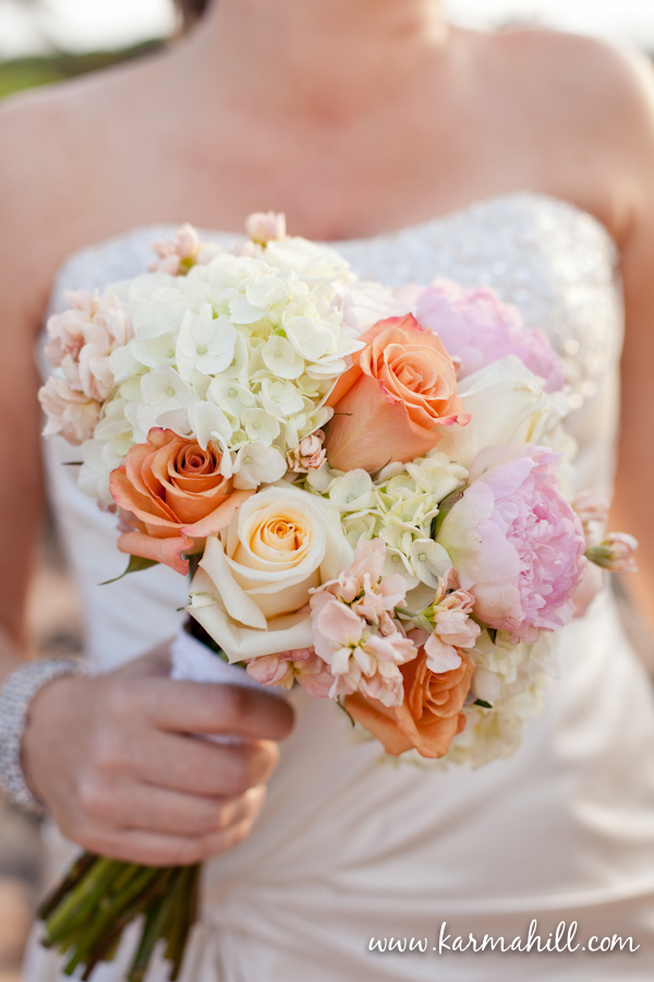 simple maui wedding, wedding bouquet, pastel wedding bouquet and bouquets
