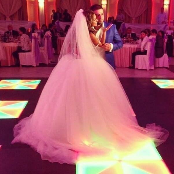 wedding gown, kiss, amazing and gorgeous