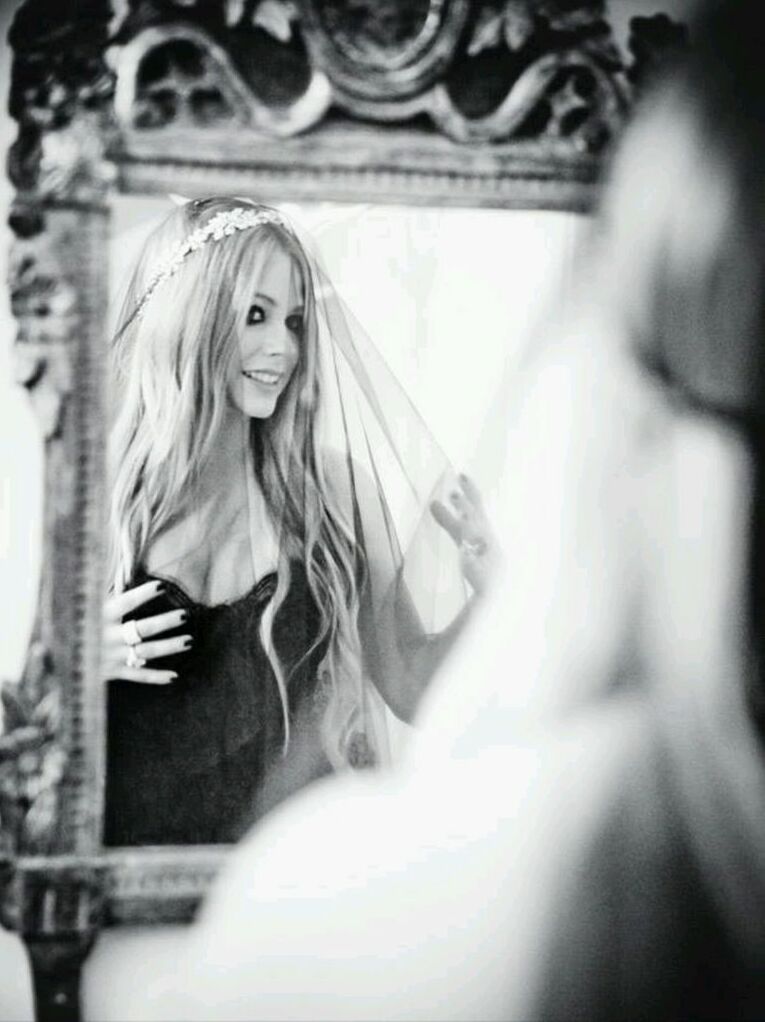 the most beautifull, Avril Lavigne, dark and love