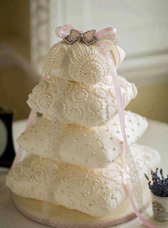 weddingcake, lace, pillows and cute
