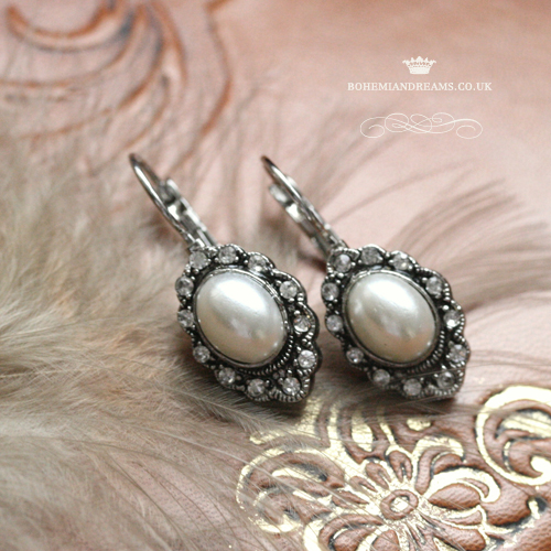 pearl earrings, wedding accesories and victorian
