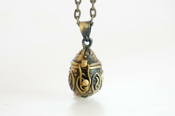locket, bridesmaids and necklace