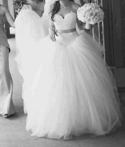 puffy, bouquet and black and white