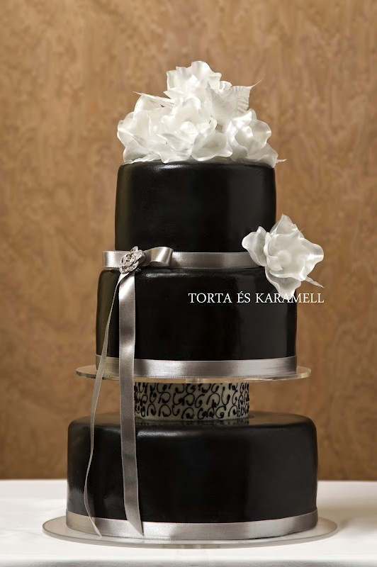 black wedding cake
