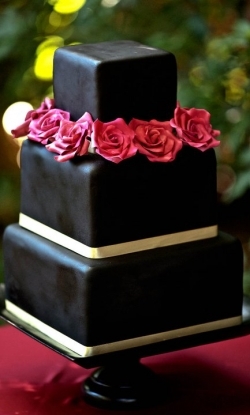 black wedding cake