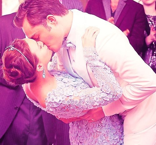 white, miss it, kissing and dress