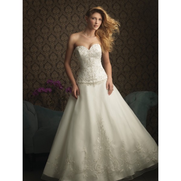 chapel train, wedding dress, strapless and ball gown
