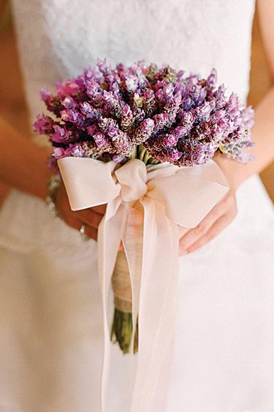 wedding bouquet idea, lavender bouquet and pretty