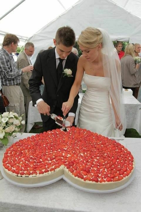 wedding cakes, wedding ideas, heart shaped cake and couple
