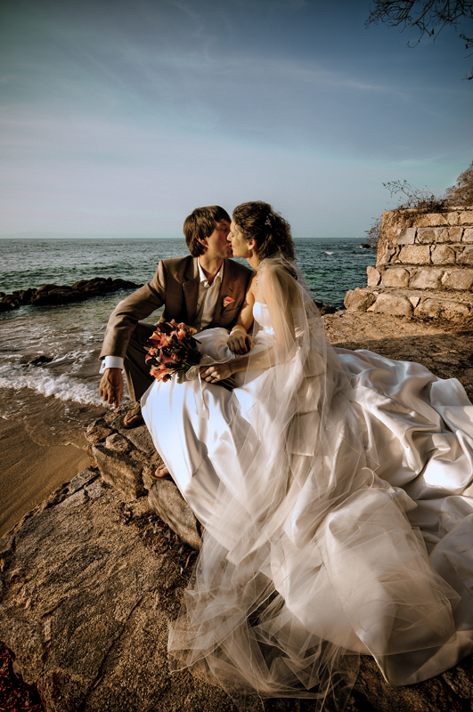 bride, kiss, boy and sea