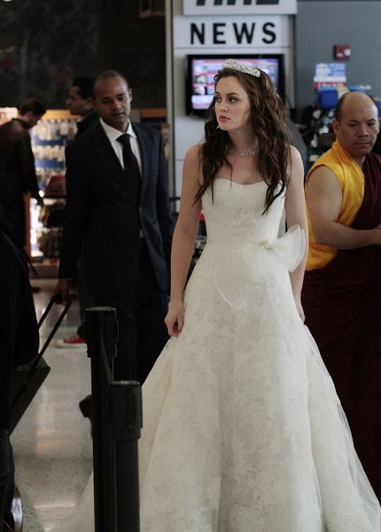 leighton meester, airport and gossip girl