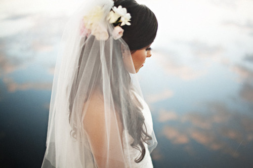 weddingsdress, flowers and diper