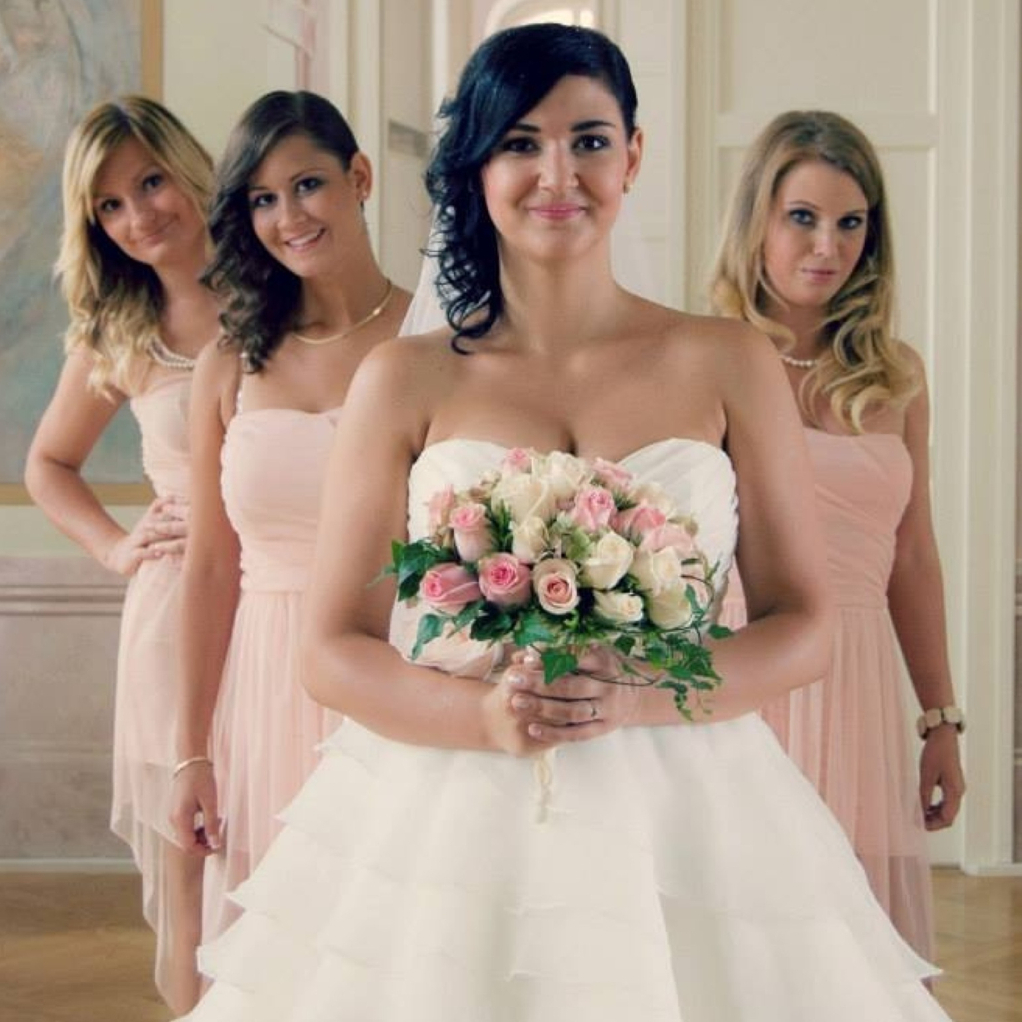 bridemaids, bride and weddingphoto