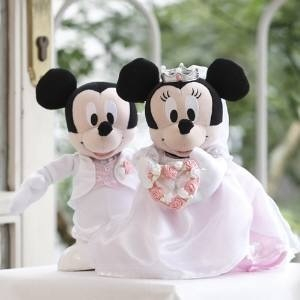 white, minnie mouse and bouquet