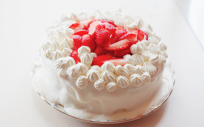 wedding cake, cake and strawberries